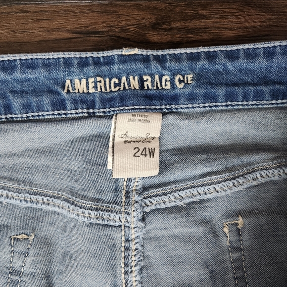 American Rag Distressed Curvy Mom Jeans Plus Size - Picture 6 of 6